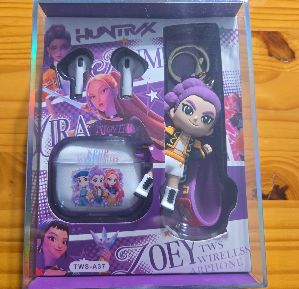 Kpop Inspired Wireless TWS Earbuds with Character Keychain
